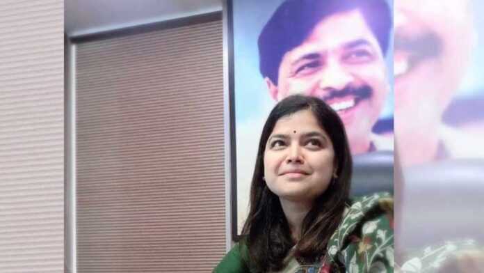 Poonam Mahajan