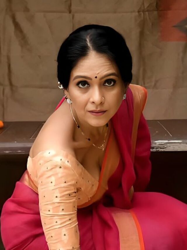 Aishwarya Narkar | अभिनयासोबतच फॅशन सेन्समुळेही ऐश्वर्या नारकर आजही प्रेक्षकांच्या मनात आपली खास जागा टिकवून आहेत.