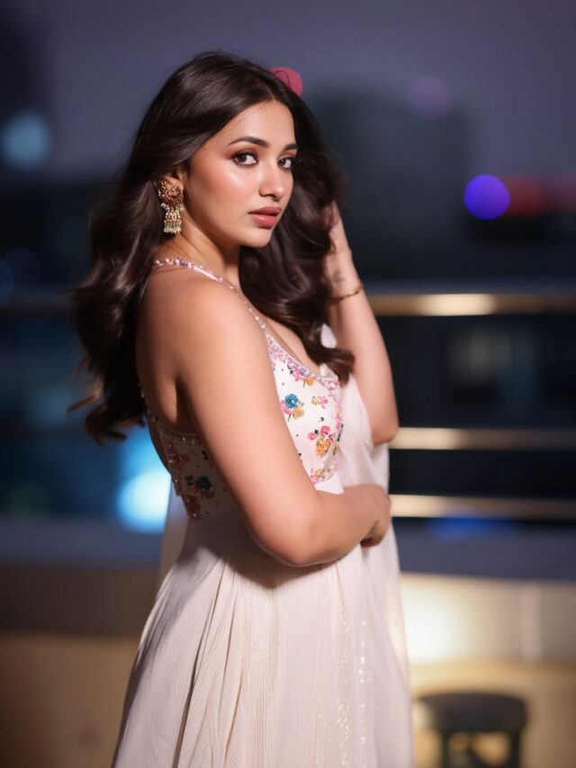 Jiya Shankar | ‘वेड’ फेम अभिनेत्री जिया शंकर आपल्या नवनवीन फोटोशूटमुळे सोशल मीडियावर नेहमीच चर्चेत असते.