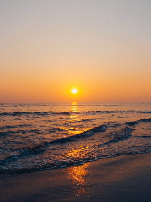 Mumbai Hidden Beaches | मुंबईच्या गजबजलेल्या गर्दीतून सुटका मिळवण्यासाठी स्थानिकांच्या पसंतीच्या या पाच एकांत समुद्रकिनाऱ्यांना नक्की भेट द्या